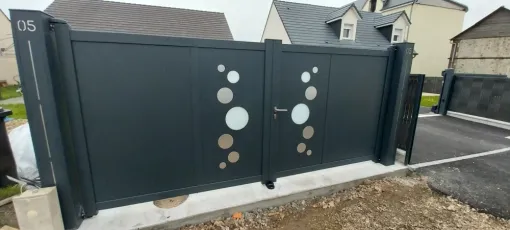 Création maçonnerie et pose de portail aluminium de 4 mètres
