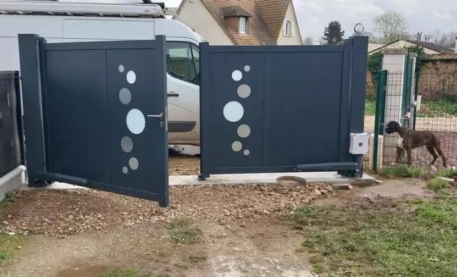 Portail, Évreux, TECHNICOPOSES