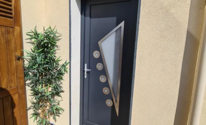 Porte d'entrée , Évreux, TECHNICOPOSES
